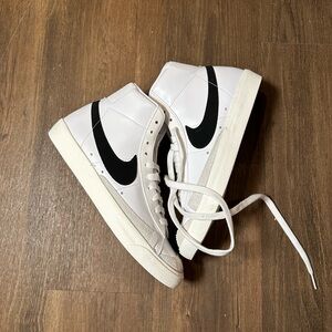 Women’s Nike blazers mid '77 white and black sneakers